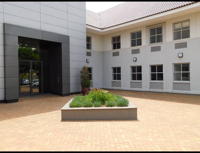 130M² OFFICE TO LET IN HYDE PARK